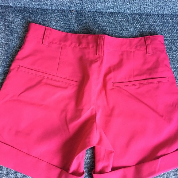 Peak Performance high-wasted golf shorts - Picture 2 of 3